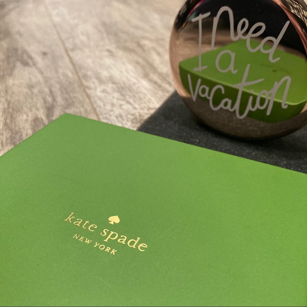 - Kate Spade ♠️ “all that glistens” 5oz flask